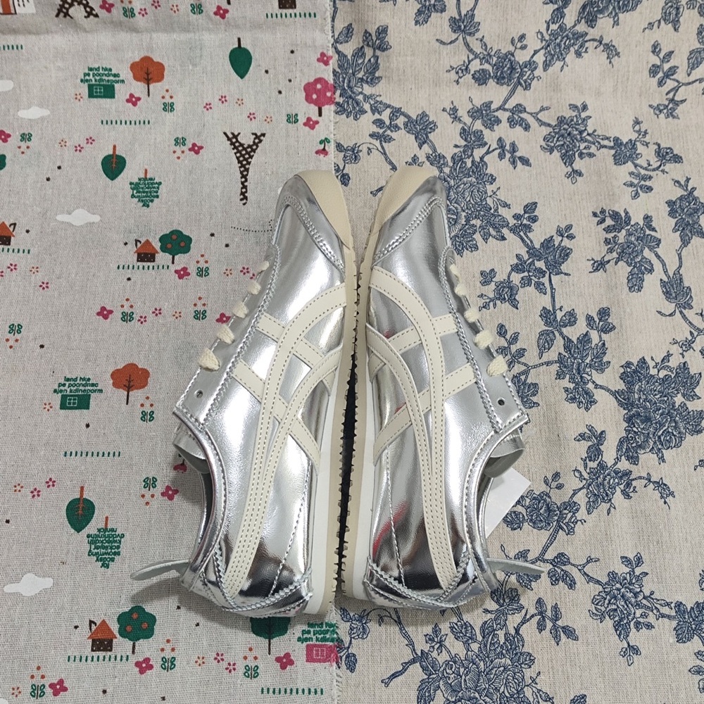 Onitsuka Tiger by Asics Metallic Silver Sneakers with Cream Laces - Picture 7 of 10